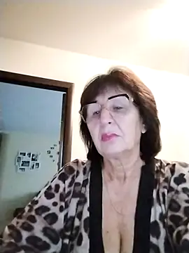 AlbinaXPretty online show from 10.24.25