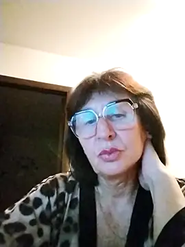 AlbinaXPretty online show from 11.18.25