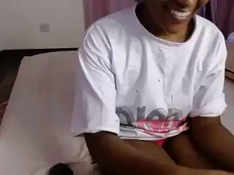 Snapshot of savage_laura chatting on 02.09.25 savage laura online show from 02.09.25