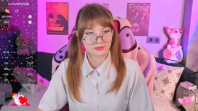 Snapshot of AliceLanley chatting on 12.04.24 AliceLanley online show from 12.04.24
