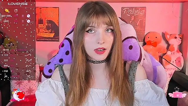 Snapshot of AliceLanley chatting on 12.07.24 AliceLanley online show from 12.07.24