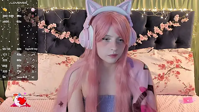 Snapshot of AliceLanley chatting on 09.24.25 AliceLanley online show from 09.24.25