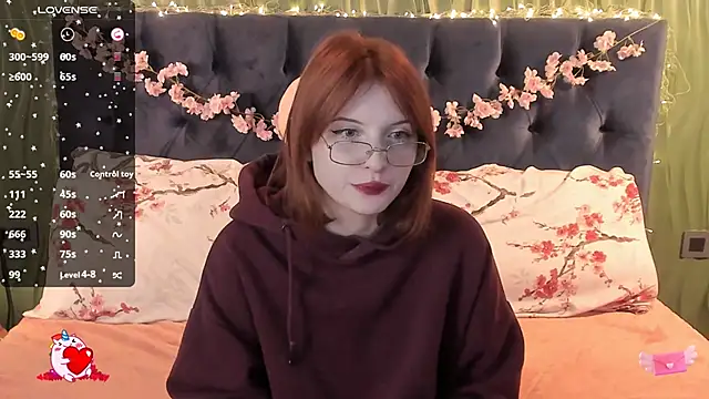 Snapshot of AliceLanley chatting on 10.01.25 AliceLanley online show from 10.01.25