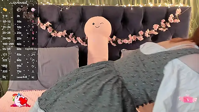 Snapshot of AliceLanley chatting on 11.18.25 AliceLanley online show from 11.18.25