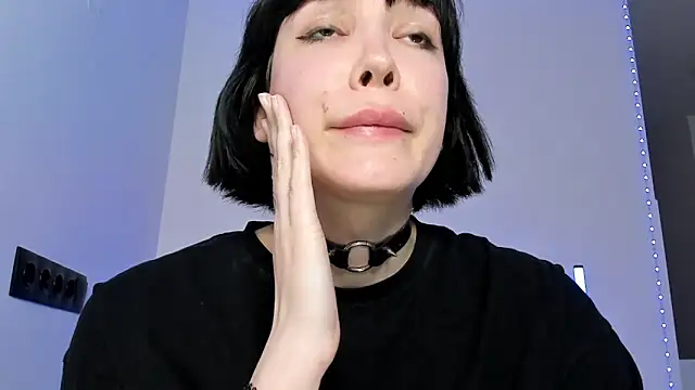 Snapshot of dollmore chatting on 01.04.25 dollmore online show from 01.04.25