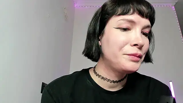 Snapshot of dollmore chatting on 01.07.25 dollmore online show from 01.07.25