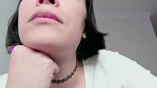 Snapshot of dollmore chatting on 01.12.25 dollmore online show from 01.12.25