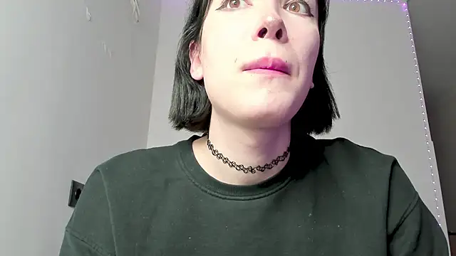 Snapshot of dollmore chatting on 01.31.25 dollmore online show from 01.31.25