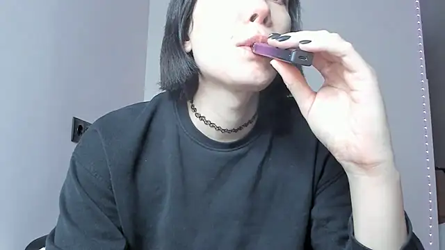 Snapshot of dollmore chatting on 02.01.25 dollmore online show from 02.01.25