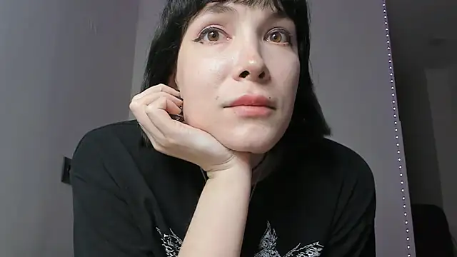 Snapshot of dollmore chatting on 02.18.25 dollmore online show from 02.18.25