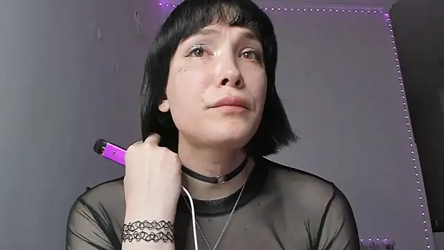 Snapshot of dollmore chatting on 02.26.25 dollmore online show from 02.26.25