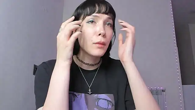 Snapshot of dollmore chatting on 02.27.25 dollmore online show from 02.27.25