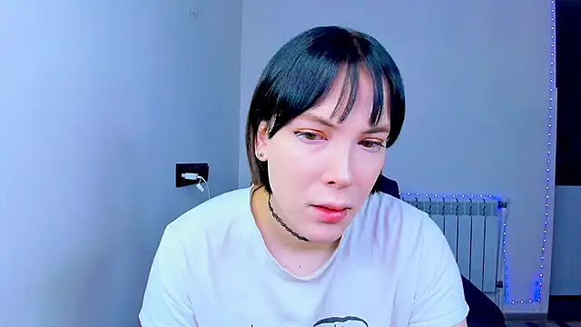 Snapshot of dollmore chatting on 09.15.25 dollmore online show from 09.15.25