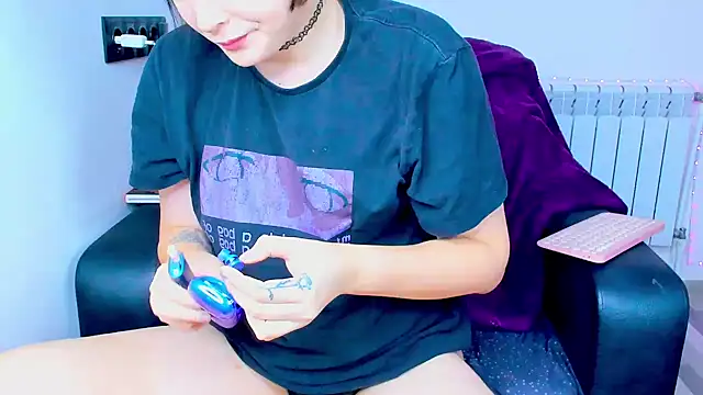 Snapshot of dollmore chatting on 09.21.25 dollmore online show from 09.21.25