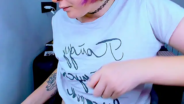 Snapshot of dollmore chatting on 09.26.25 dollmore online show from 09.26.25