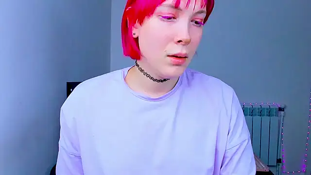 Snapshot of dollmore chatting on 09.29.25 dollmore online show from 09.29.25