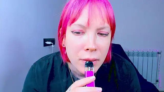 Snapshot of dollmore chatting on 10.07.25 dollmore online show from 10.07.25