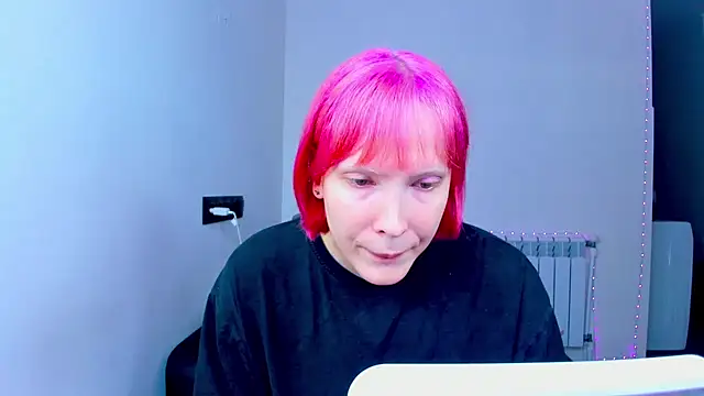 Snapshot of dollmore chatting on 10.08.25 dollmore online show from 10.08.25