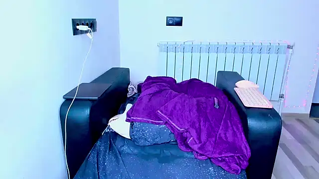 Snapshot of dollmore chatting on 10.11.25 dollmore online show from 10.11.25