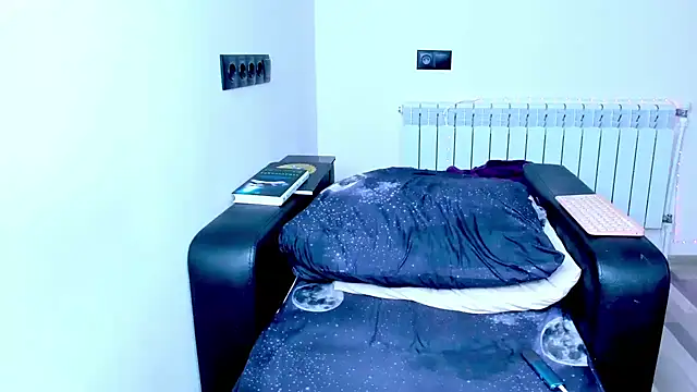 Snapshot of dollmore chatting on 11.19.25 dollmore online show from 11.19.25