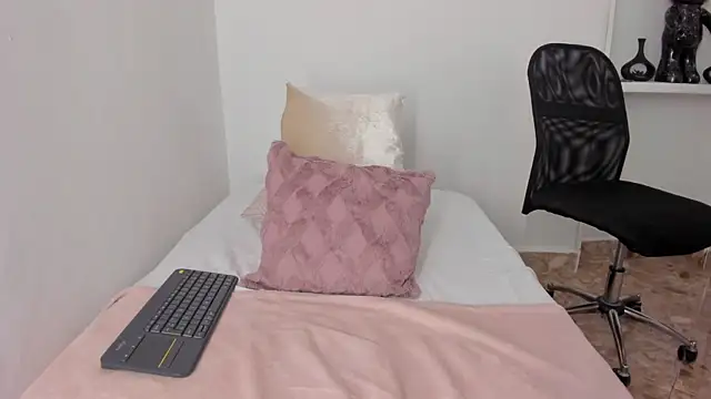 valerycolins online show from 09.18.25