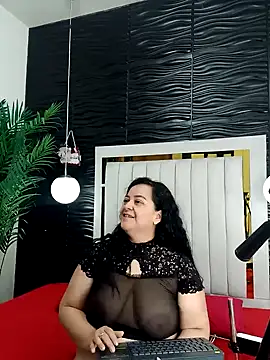Snapshot of lucia_vonne_ chatting on 01.07.25 lucia vonne online show from 01.07.25