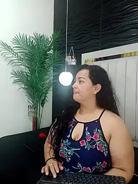 Snapshot of lucia_vonne_ chatting on 01.08.25 lucia vonne online show from 01.08.25