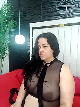 Snapshot of lucia_vonne_ chatting on 01.14.25 lucia vonne online show from 01.14.25