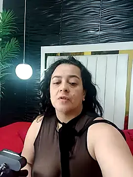 Snapshot of lucia_vonne_ chatting on 01.14.25 lucia vonne online show from 01.14.25