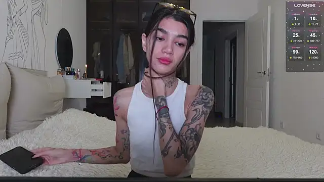 Snapshot of vinkitinkii chatting on 11.15.25 vinkitinkii online show from 11.15.25