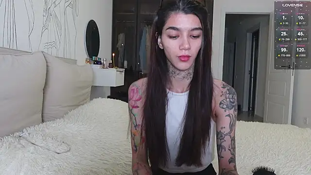 Snapshot of vinkitinkii chatting on 11.16.25 vinkitinkii online show from 11.16.25