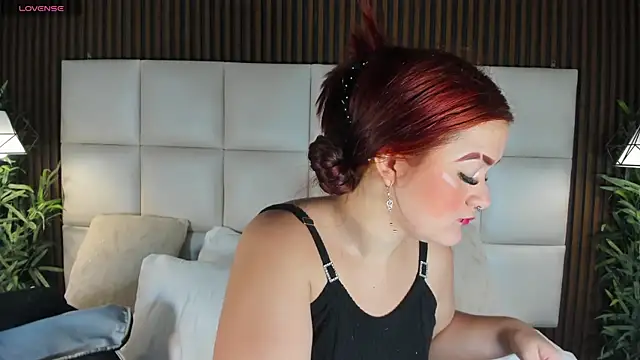 Snapshot of MelanieKlaus chatting on 02.10.26 MelanieKlaus online show from 02.10.26