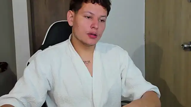 Snapshot of DanteXtreme chatting on 11.27.25 DanteXtreme online show from 11.27.25