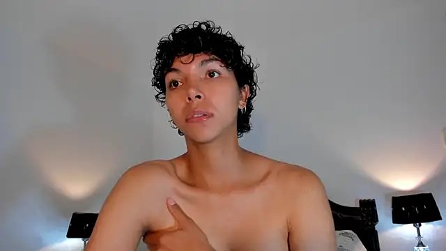 xhenisa  online show from 03.13.25