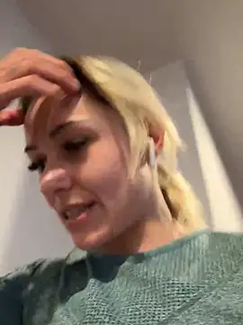 Snapshot of petrouchkaaa_ chatting on 02.25.25 petrouchkaaa online show from 02.25.25
