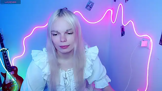 Emily Nyaffee online show from 10.27.25