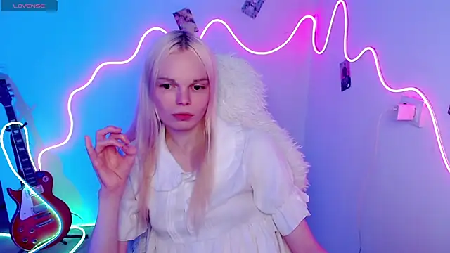 Emily Nyaffee online show from 11.06.25