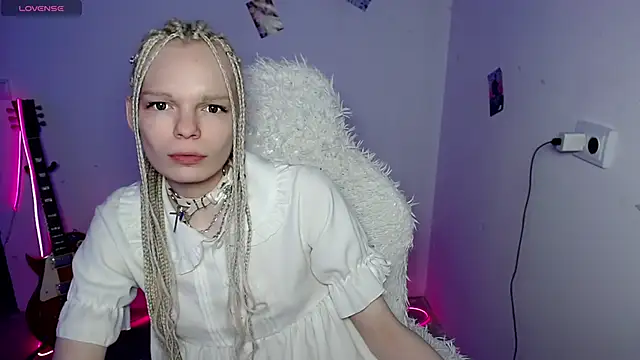 Emily Nyaffee online show from 01.08.26