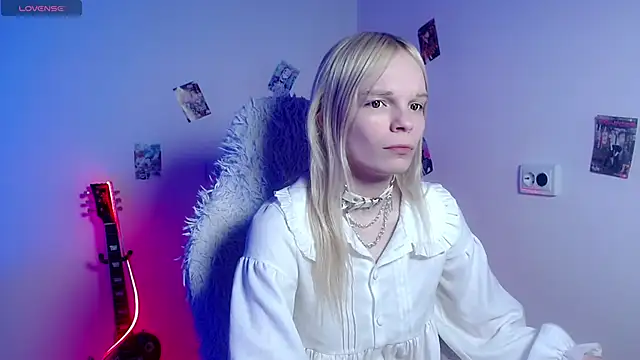 Snapshot of Emily_Nyaffee chatting on 03.20.26 Emily Nyaffee online show from 03.20.26