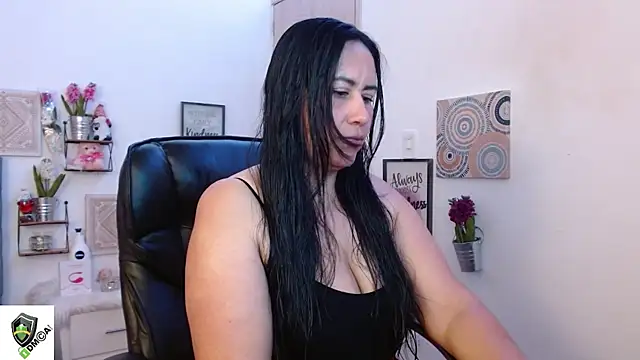 Snapshot of amalia_brunette chatting on 01.03.25 amalia brunette online show from 01.03.25