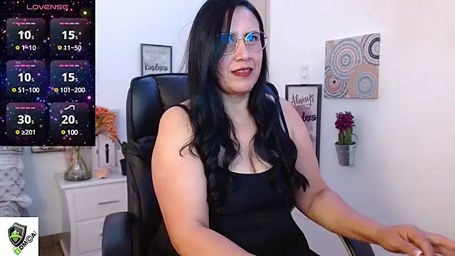 Snapshot of amalia_brunette chatting on 01.29.25 amalia brunette online show from 01.29.25