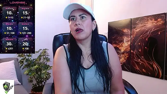 Snapshot of amalia_brunette chatting on 03.03.25 amalia brunette online show from 03.03.25