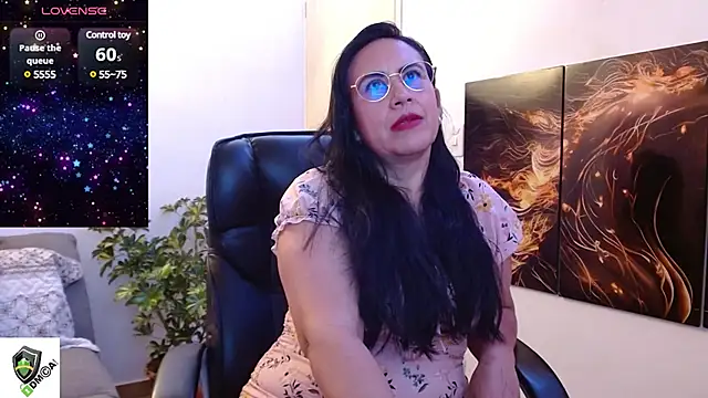 Snapshot of amalia_brunette chatting on 03.06.25 amalia brunette online show from 03.06.25