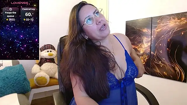 Snapshot of amalia_brunette chatting on 12.18.25 amalia brunette online show from 12.18.25