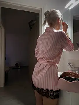 Ella Charm online show from 10.31.25