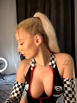 Ella Charm online show from 11.21.25