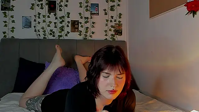 Snapshot of miss_Lizzy chatting on 12.08.24 miss Lizzy online show from 12.08.24