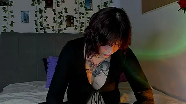 Snapshot of miss_Lizzy chatting on 12.28.24 miss Lizzy online show from 12.28.24