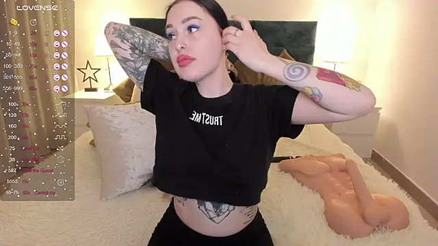 Snapshot of missAngellina chatting on 01.16.25 missAngellina online show from 01.16.25