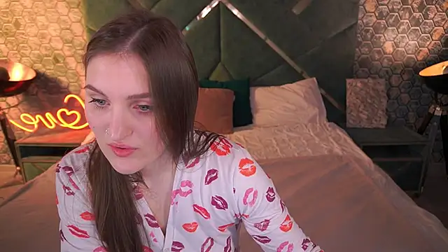 EmmyCharmm online show from 11.16.25